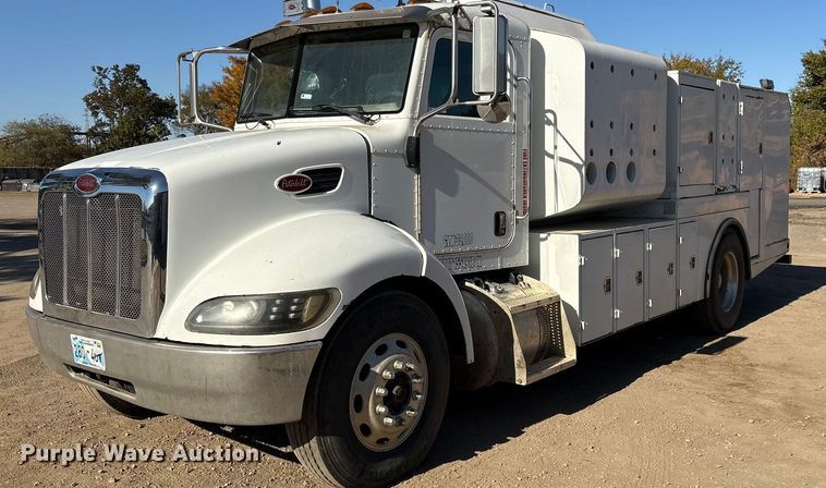 2006 Peterbilt 335 fuel truck - EG8269