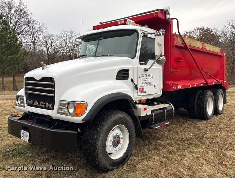 2007 Mack CV713 dump truck - EG8301