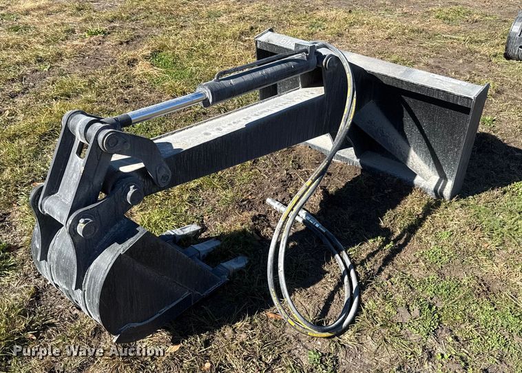 Pabreak skid steer backhoe - EN0079