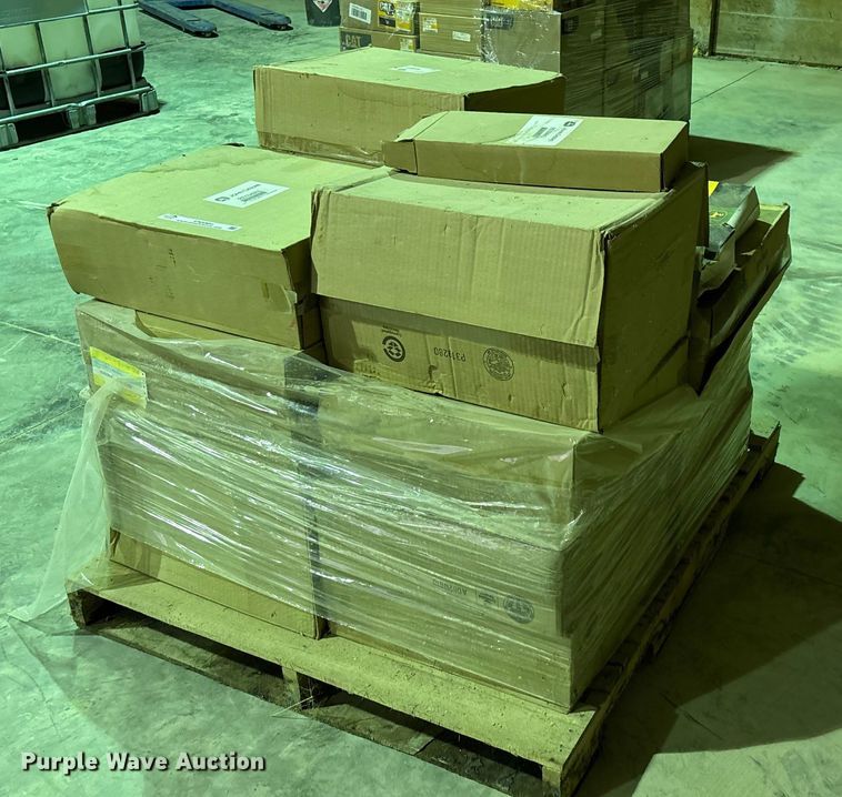 Pallet of John Deere filters - EN5860