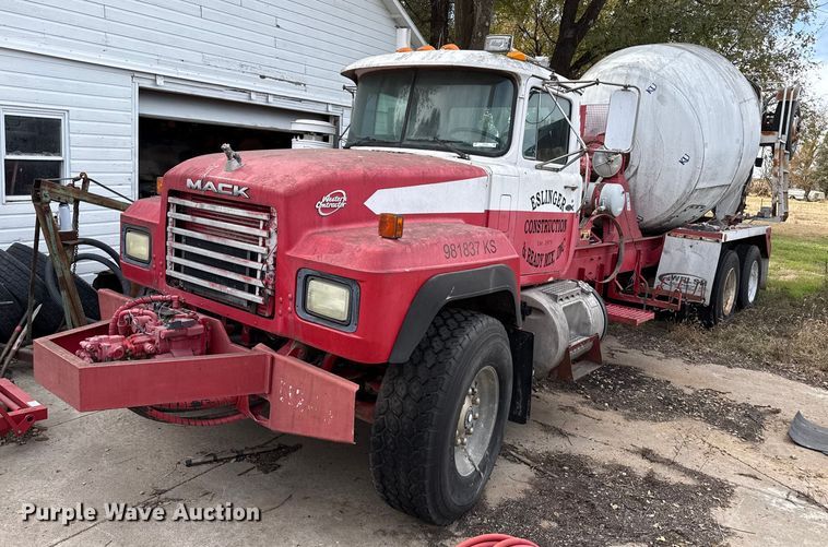 1995 Mack RD690S ready mix truck - EP0996