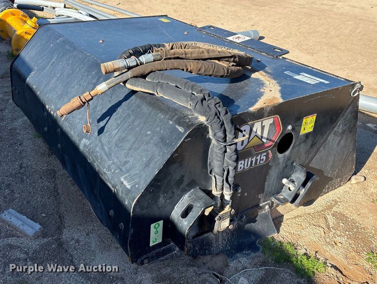 2020 Caterpillar BU115 skid steer broom - EQ7002