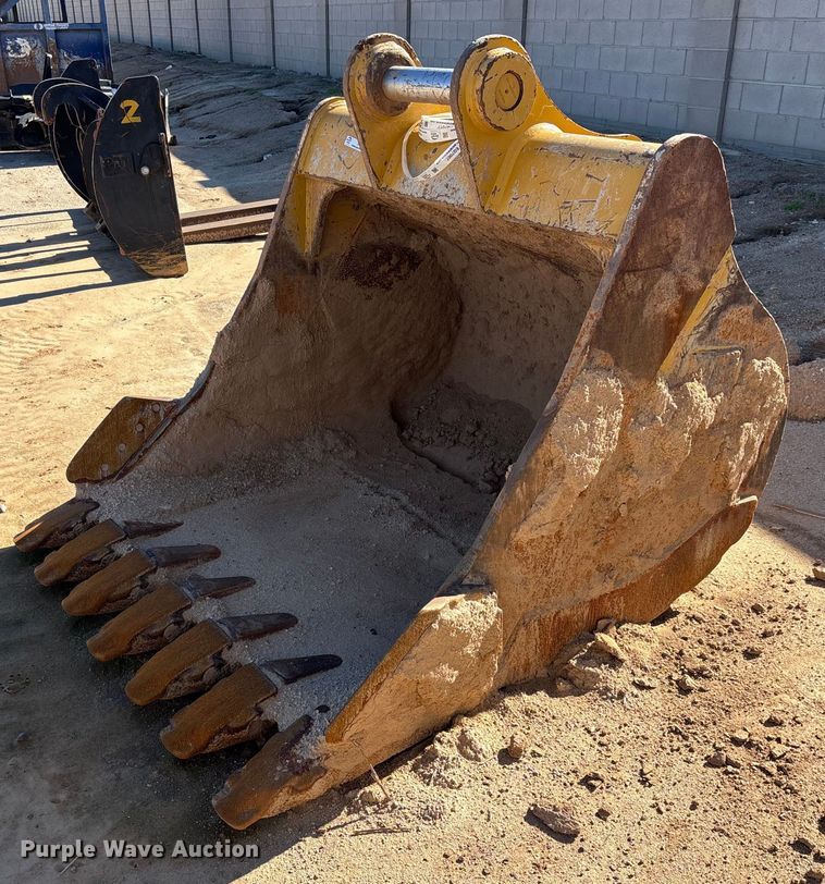 Caterpillar bucket - EQ7003