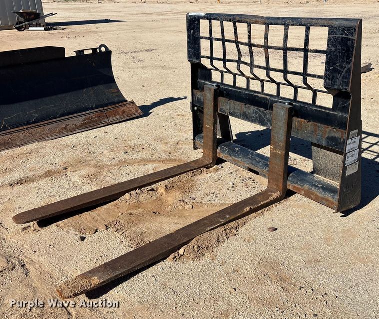 Caterpillar skid steer forks - EQ7006