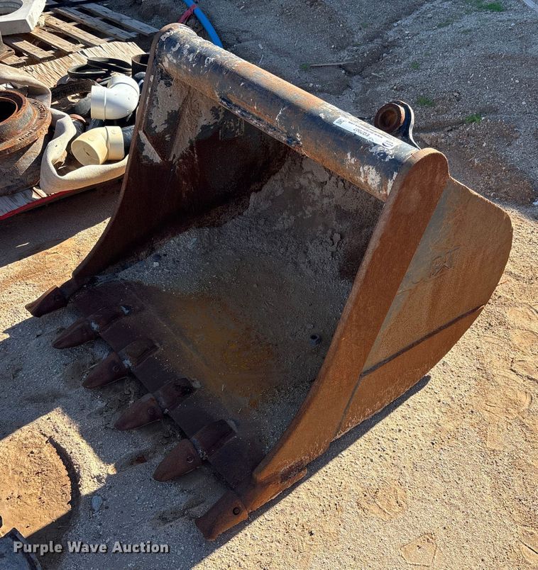 Caterpillar backhoe bucket - EQ7007
