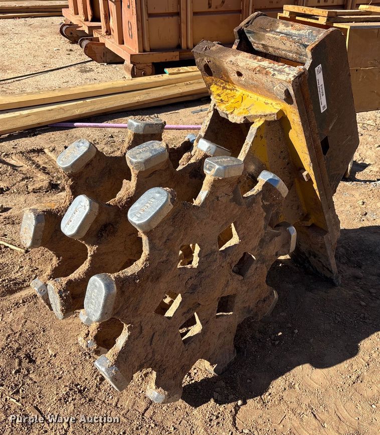 Caterpillar compaction wheel - EQ7008