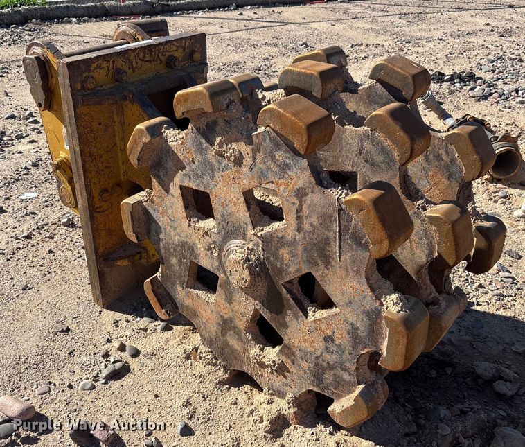 Caterpillar compaction wheel - EQ7010