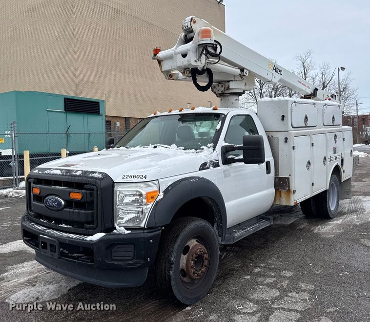 2014 Ford F450 Super Duty bucket truck - ER0326