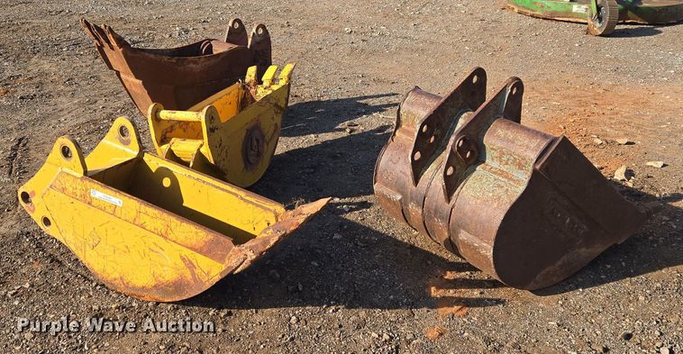 (4) backhoe buckets - ET5353