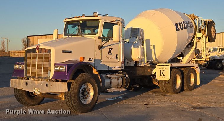2014 Kenworth W900 ready mix truck - ET5384