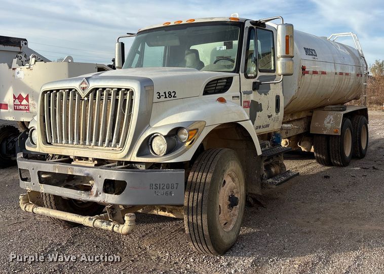 2012 International 7400 water truck - ET5388
