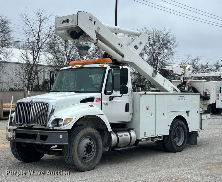 2007 International 7400 bucket truck - ET6729