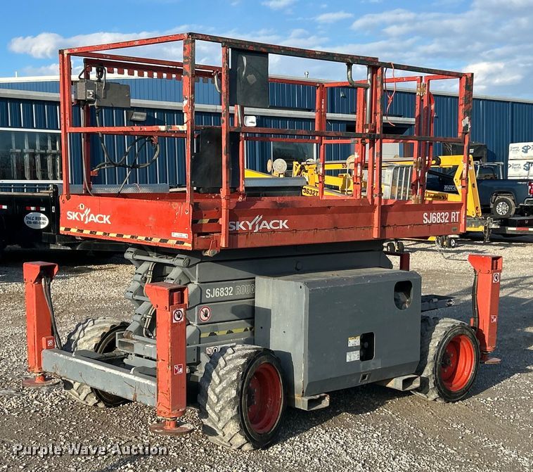 2013 Skyjack SJ 6832RT scissor lift - ET6766