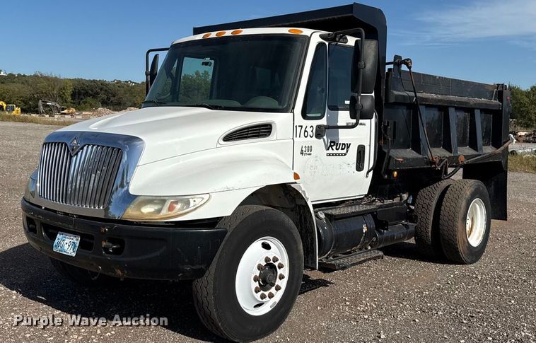 2005 International 4300 dump truck - EU5175