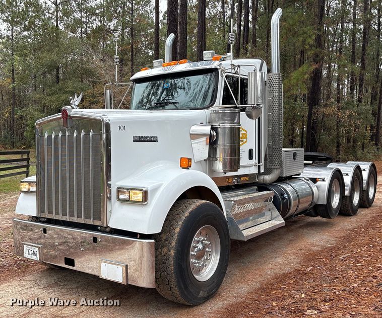 2014 Kenworth W900 semi truck - EU7099
