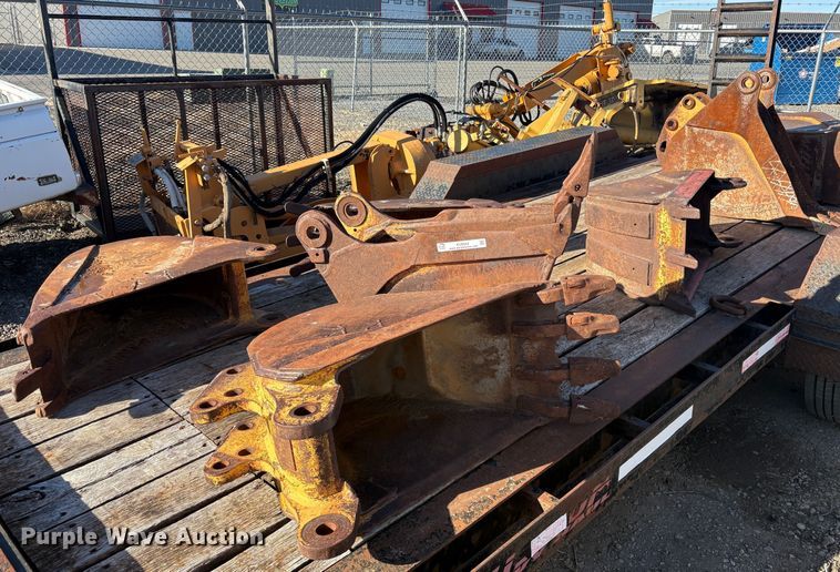 (7) backhoe buckets - EU8562