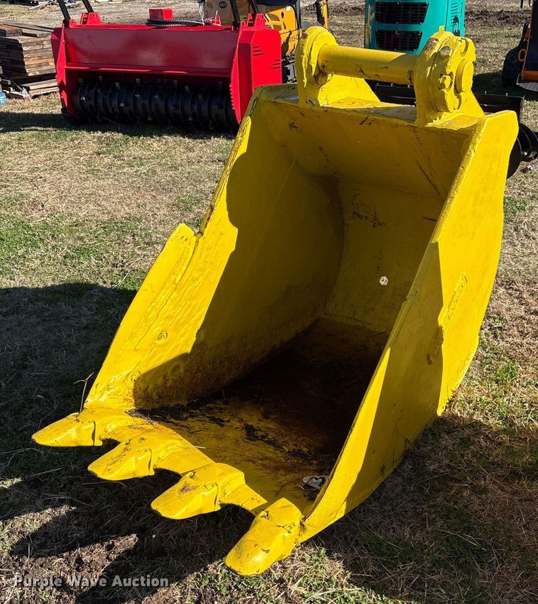 Komatsu excavator bucket - EV2576
