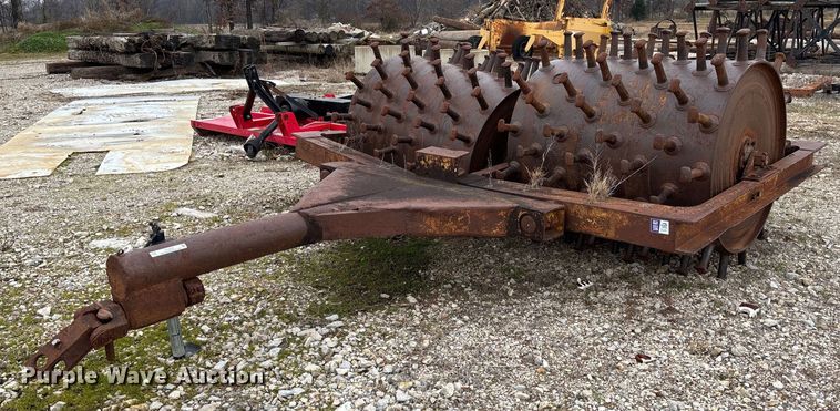 Sheepsfoot roller compactor - EV3433