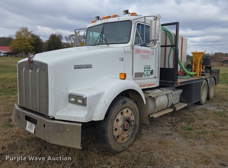 1996 Kenworth T800 flatbed truck - EV4391