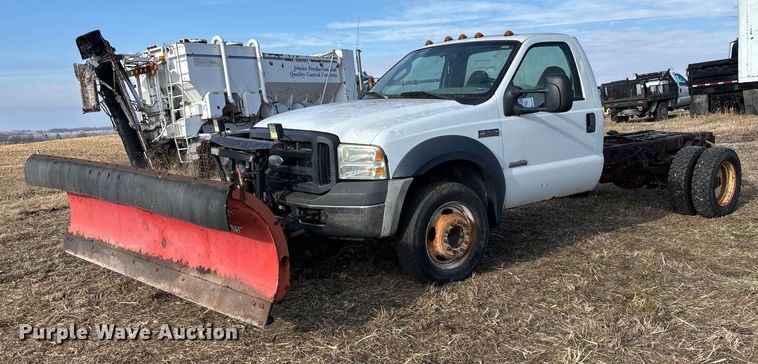 2006 Ford F550 truck cab and chassis - FG1590