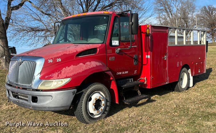 2007 International 4200 VT 365 utility / service truck - FG1597