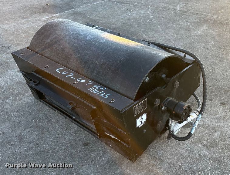 2025 GIYI VR39 compact utility loader vibratory roller - FG1613