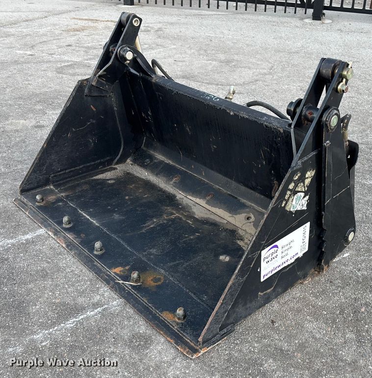 Compact utility loader 4-in-1 bucket - FG1615