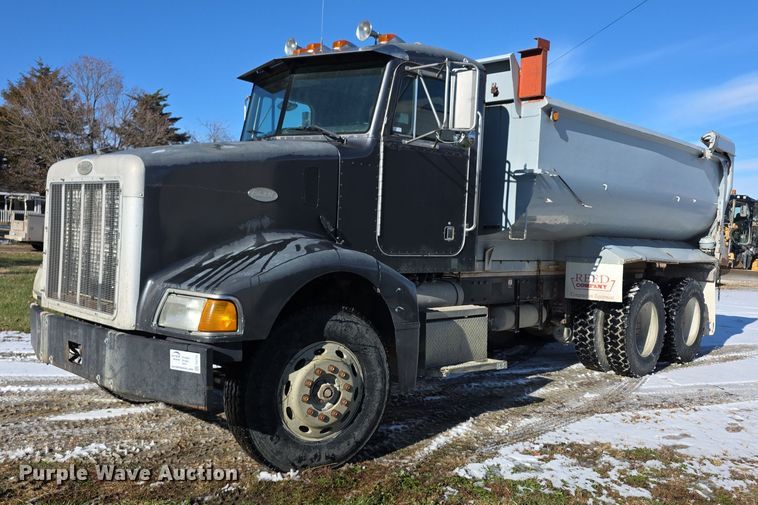 1997 Peterbilt 385 dump truck - FI0709