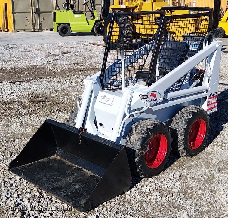 Clark M-371  skid steer loader - FK0700
