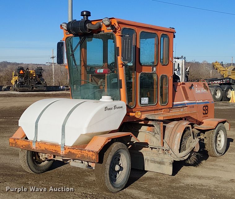 2006 Broce RJ 350 broom - FK0830