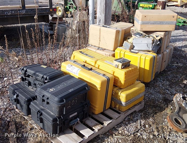 Approximately 16 grade control units - FK0849