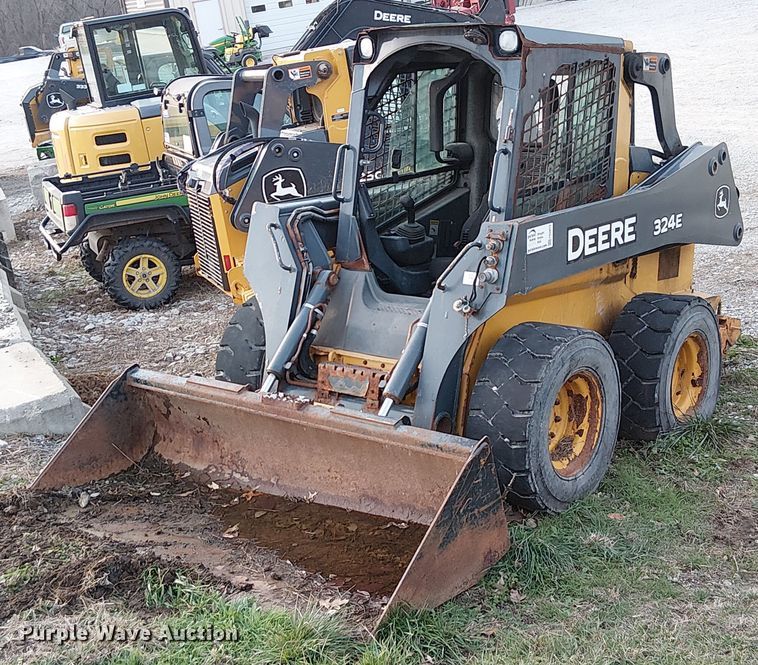 2017 John Deere 324E skid steer loader - FK0873