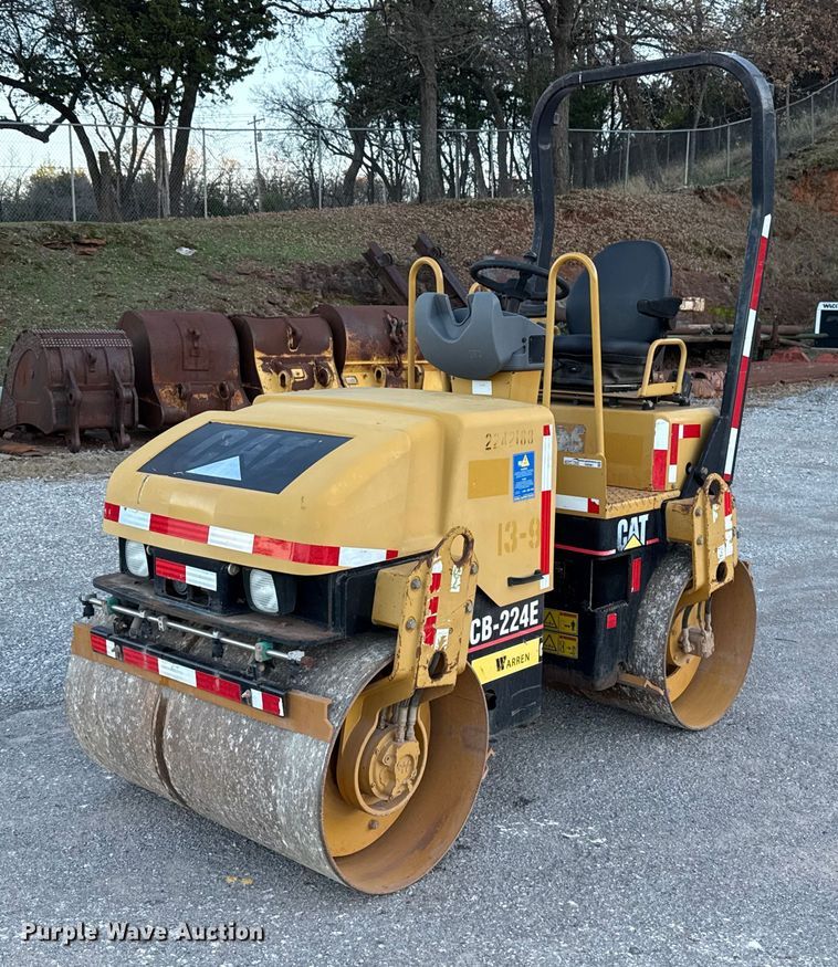 2006 Caterpillar CB-224E double drum vibratory roller - HI9361