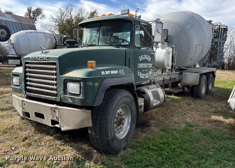 1997 Mack RD690S ready mix truck - NA9863