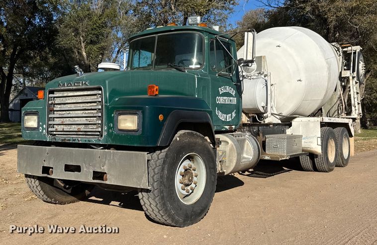 1999 Mack RD690S ready mix truck - NA9866