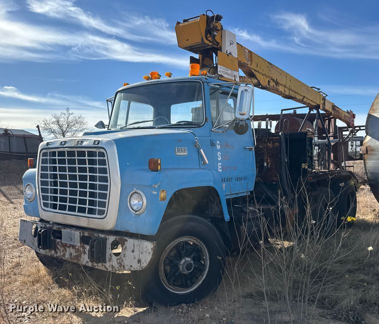 1979 Ford 8000 crane truck - NA9889