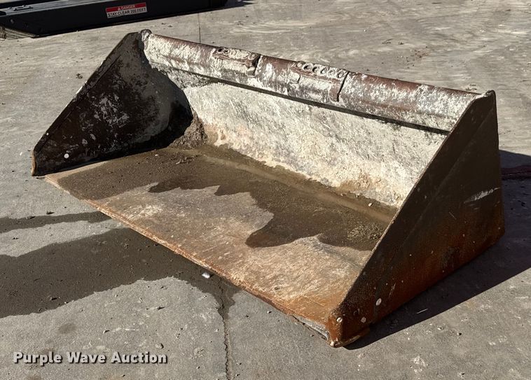 67" W skid steer bucket - NA9988