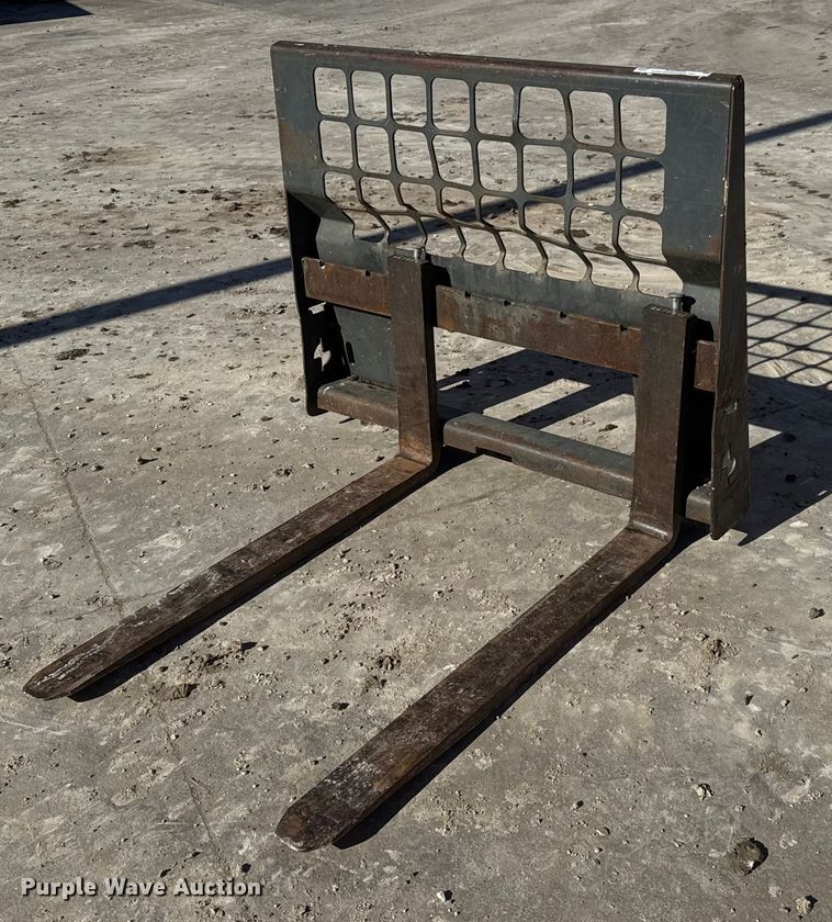 42" L skid steer forks - NA9994