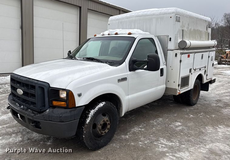 2006 Ford F350 Super Duty XL utility bed pickup truck - ND9453