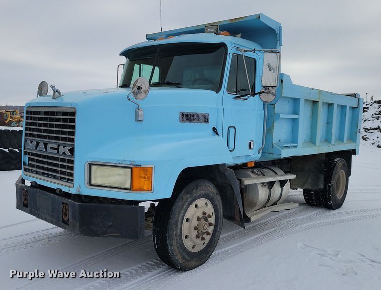 1994 Mack CH613 dump truck - NO9831