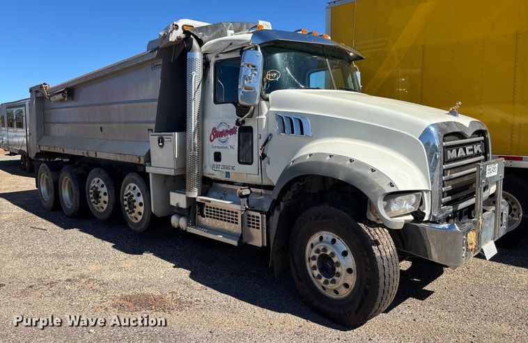 2021 Mack Granite dump truck - YA1372