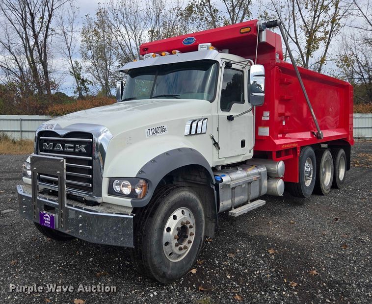 2023 Mack Granite dump truck - YA1425