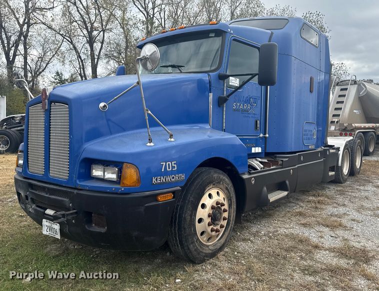2007 Kenworth T600 semi truck - DJ7879