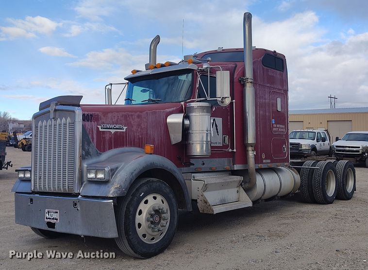 1997 Kenworth W900 semi truck - DT0803