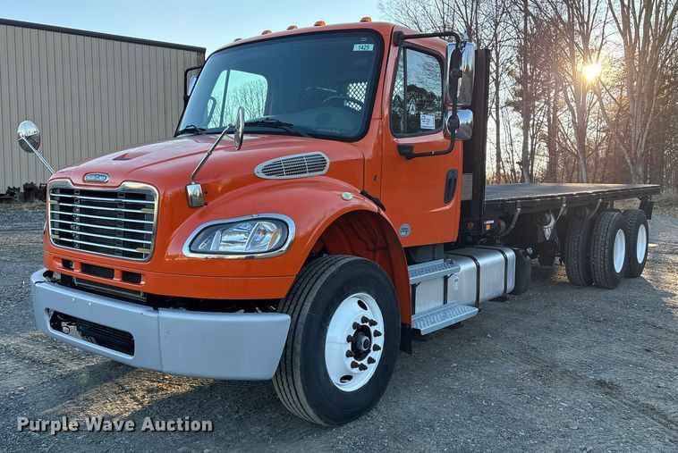 2017 Freightliner Business Class M2 flatbed truck - DT2766