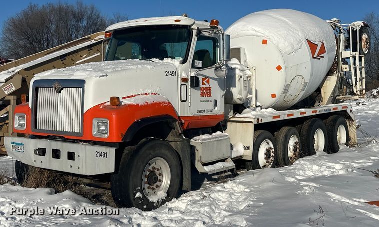 2005 International 5500i ready mix truck - DT6468