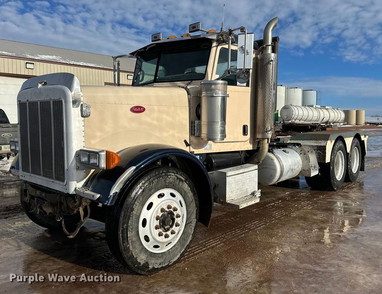 2006 Peterbilt 379 winch truck - DT6477