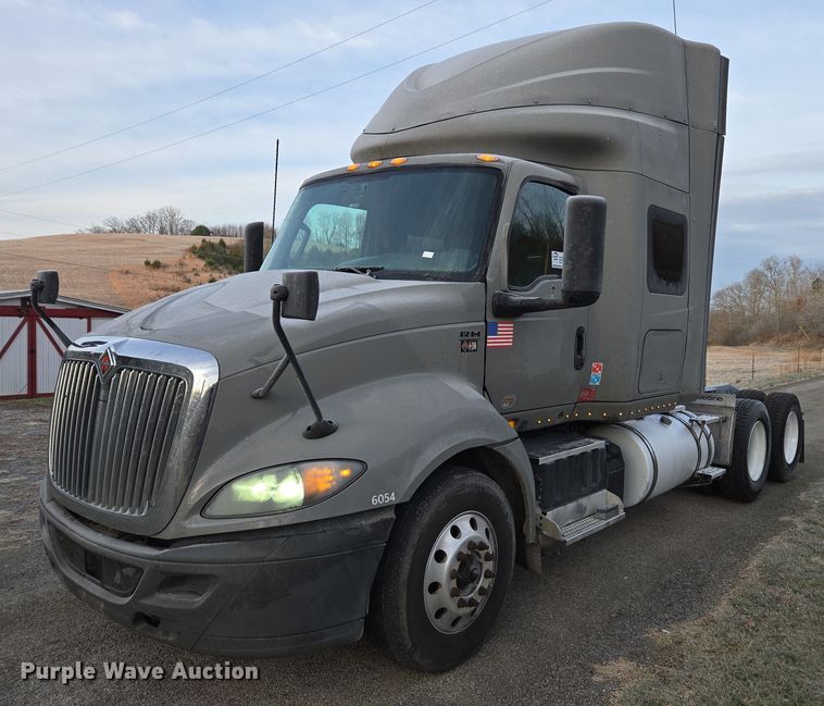 2018 International RH613 semi truck - DU2539
