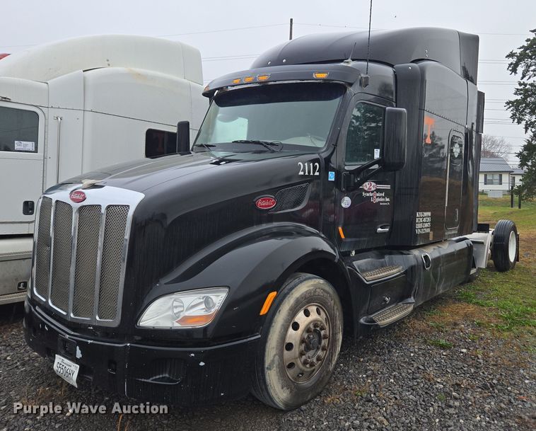 2015 Peterbilt 579 semi truck - DU2542