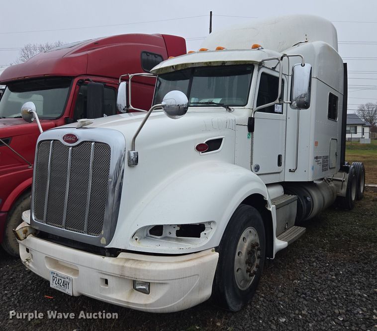 2013 Peterbilt 386 semi truck - DU2543